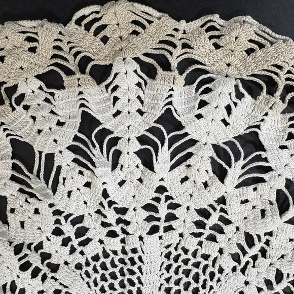 White Round Doily Table Topper Handmade Floral Pattern Lace Vintage Retro 17" - Picture 2 of 10